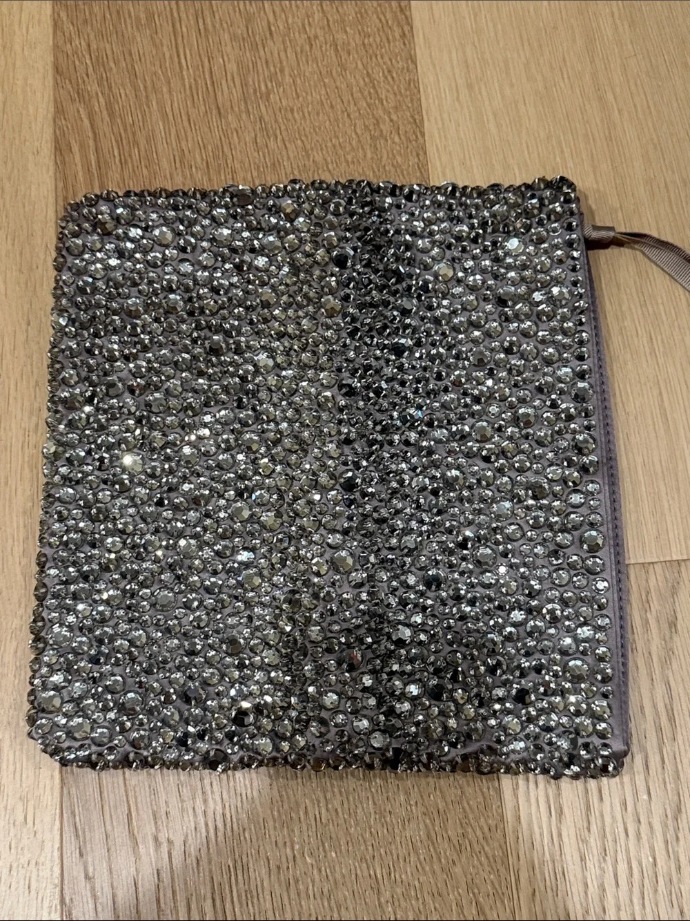 NWOT Banana Republic Beaded Crystal Zip Card Holder - Gray